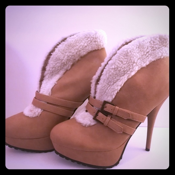 Honey Mustard Boots. - Picture 1 of 1